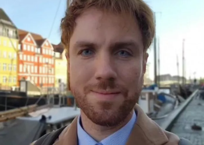 I was left so broken after all the lies, backstabbing and mental abuse from the guy I cared for the most, I came to realize I'm unlovable. I'll likely never have a partner or close friends. Loyalty is not appreciated anymore. Took this photo after I bu