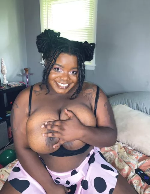 I’d love to watch that white cock cum for me