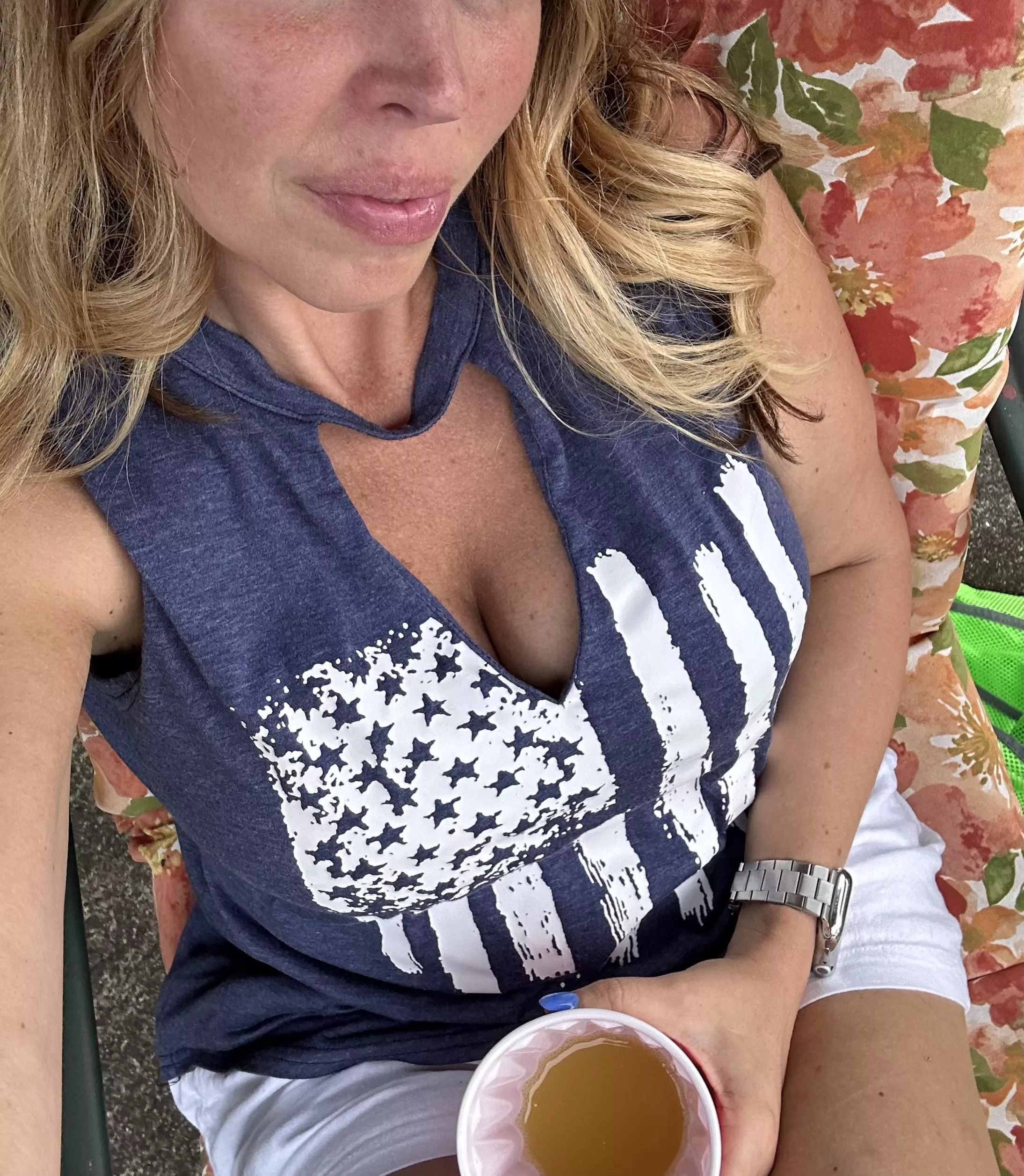 Moms like to dress cute to . Do you like