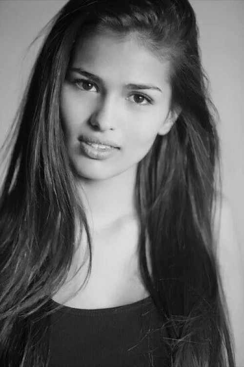 Spanish actress Sara Salamo