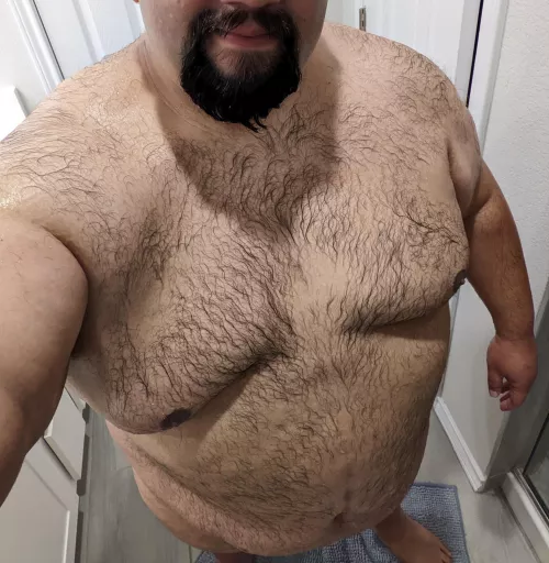 Fresh out the shower and time to relax in bed. Join me? 😀