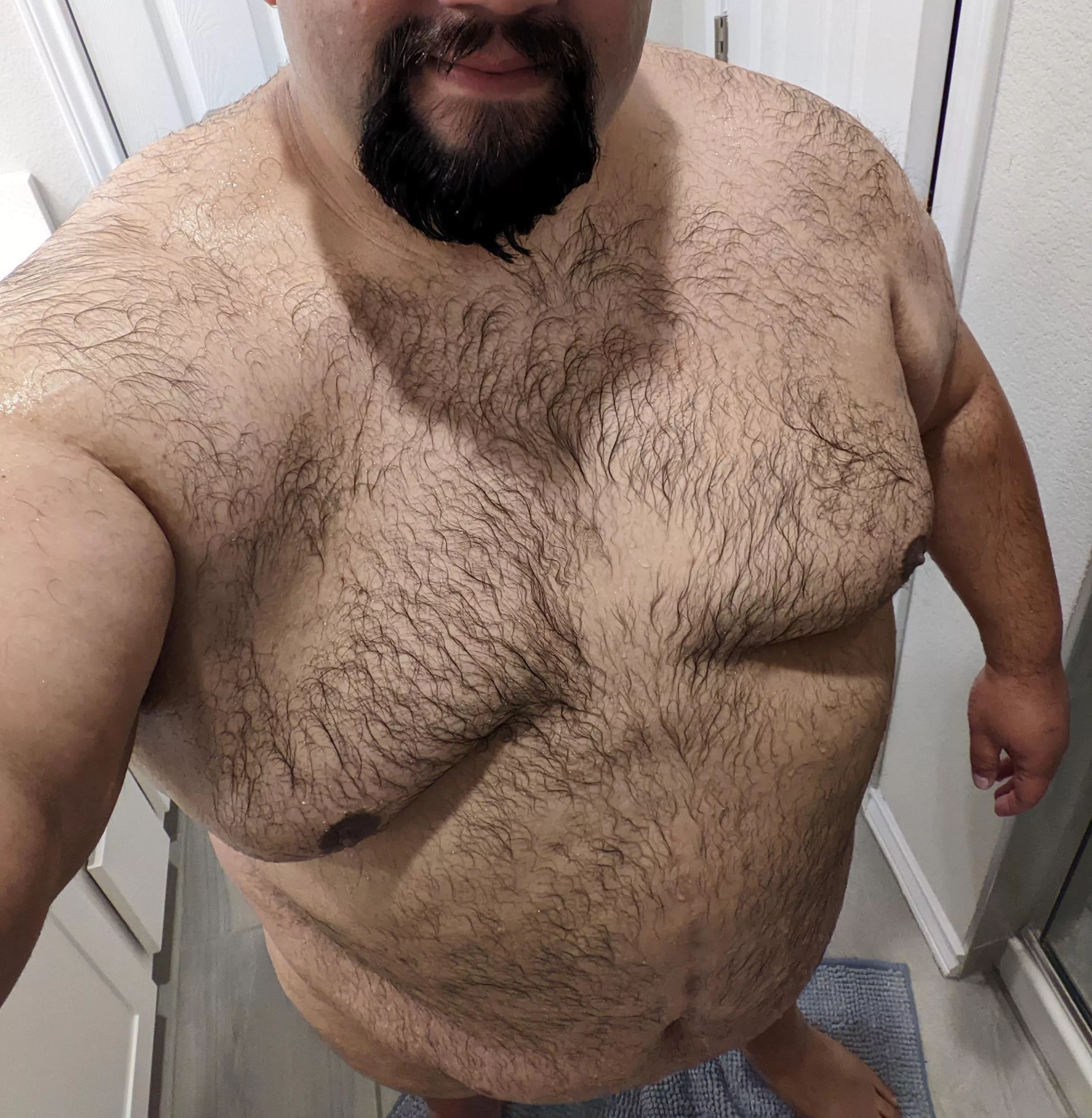 Fresh out the shower and time to relax in bed. Join me? 😀