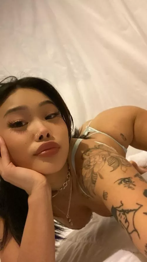 i just wanna send u sexy selfies throughout the day