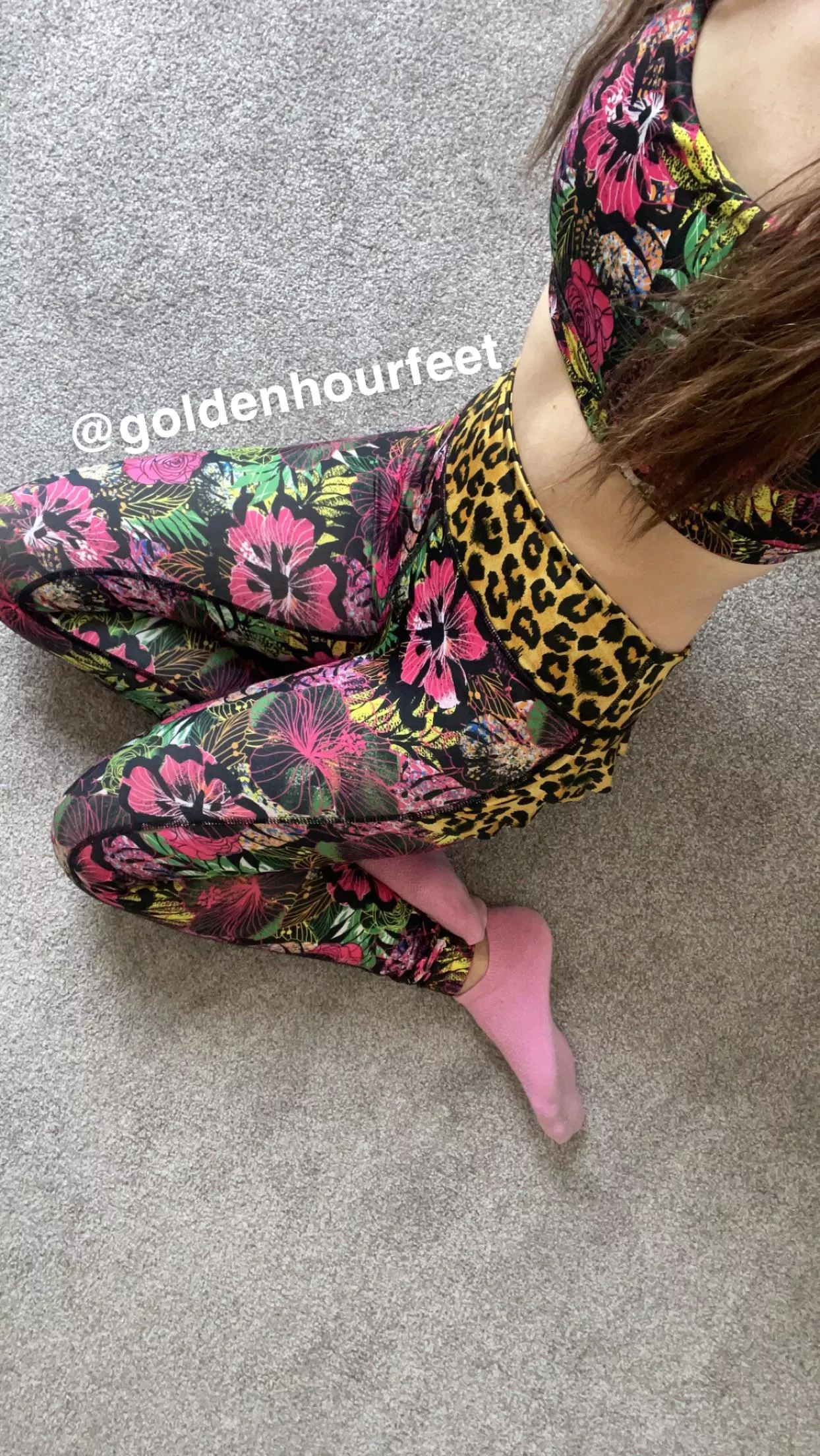 My entire workout set & socks is up for grabs, which foot boy is gonna get to smell all of me?🥰 [usa only]