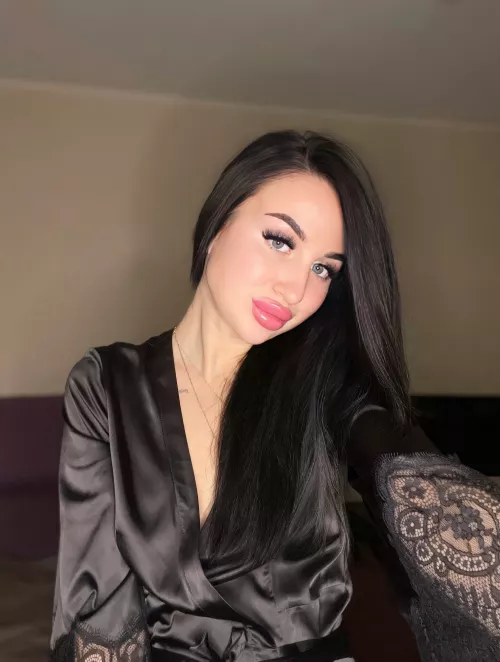 My plump lips can give you unearthly pleasure