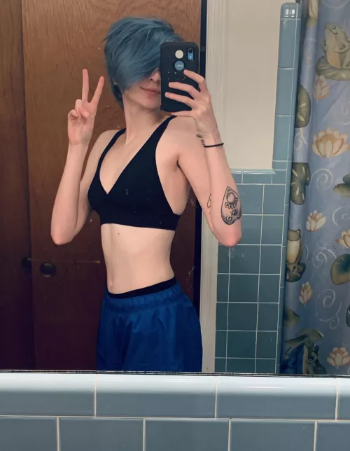 sporty goth slut gym date outfit 🖤