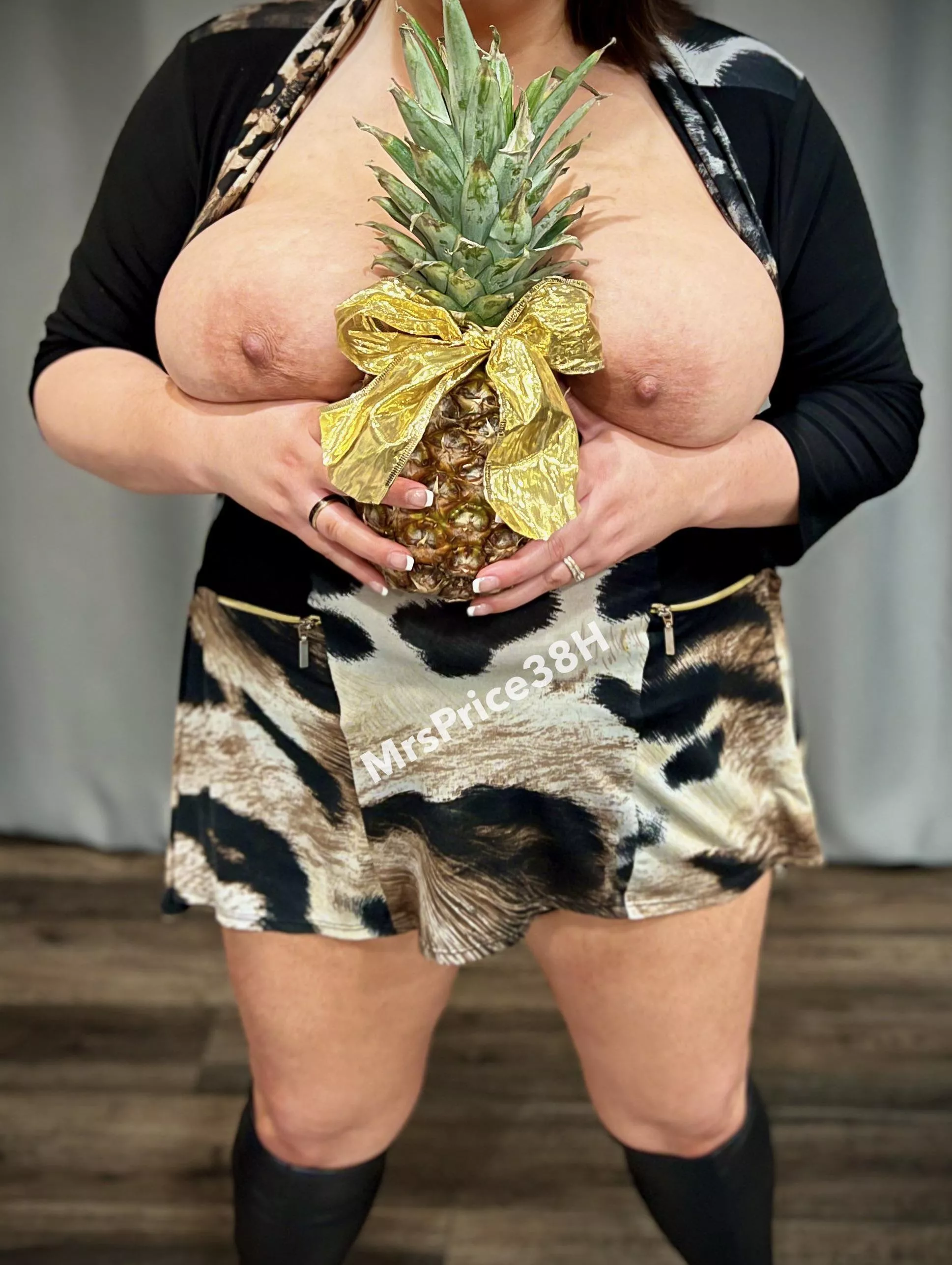 Would you like to try some pineapple? Showing off my all-natural 38H’s before hubby and I head to a party!