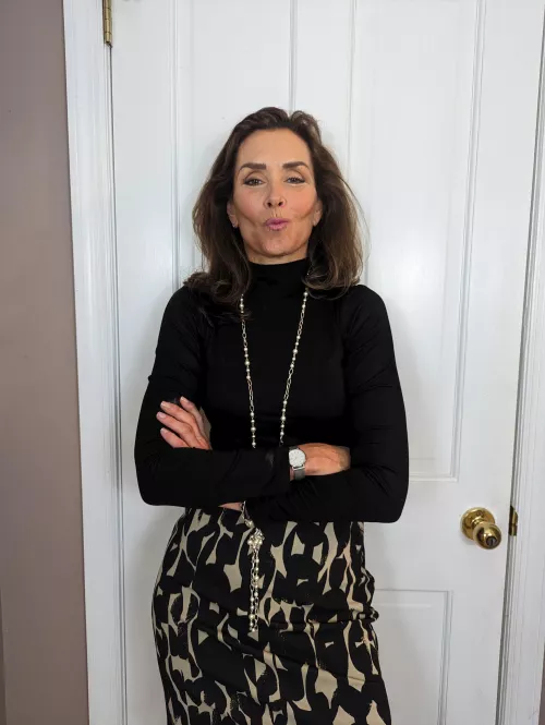 62f saying hi and want to see if you still would notice me with clothes on