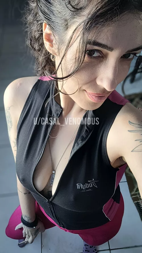 [F] No bra at the gym.