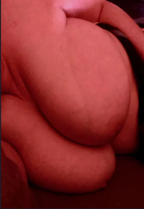 Happy Thursday loves 😘 my L cups were looking very veiny last night, so I thought I would share 😉 Enjoy