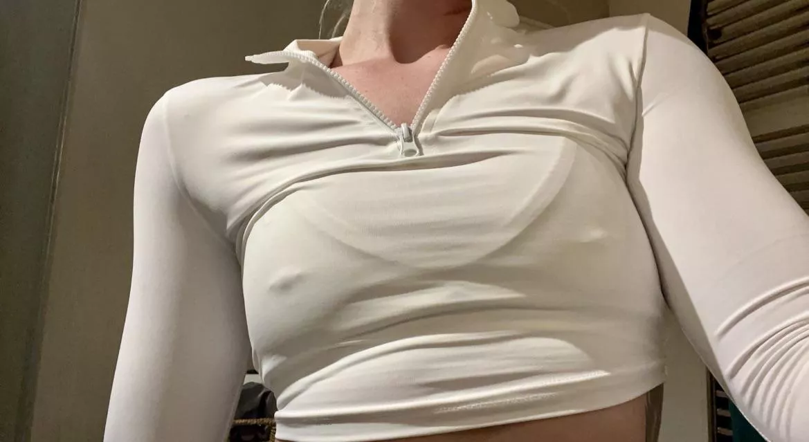 Hope the guys don’t stare at gym! [F]