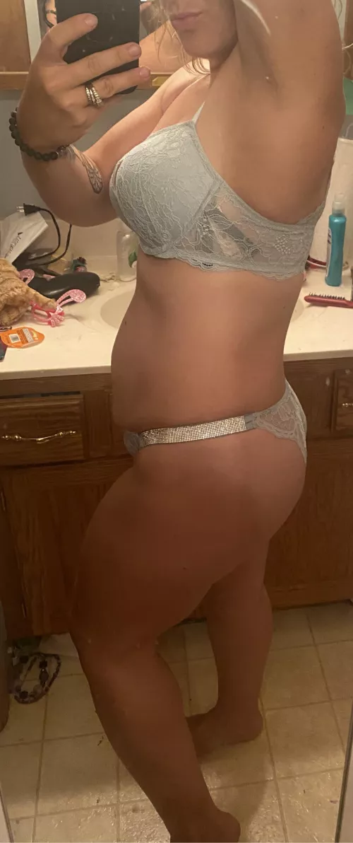 Hubby’s gone who’s ready to play? 😘😘