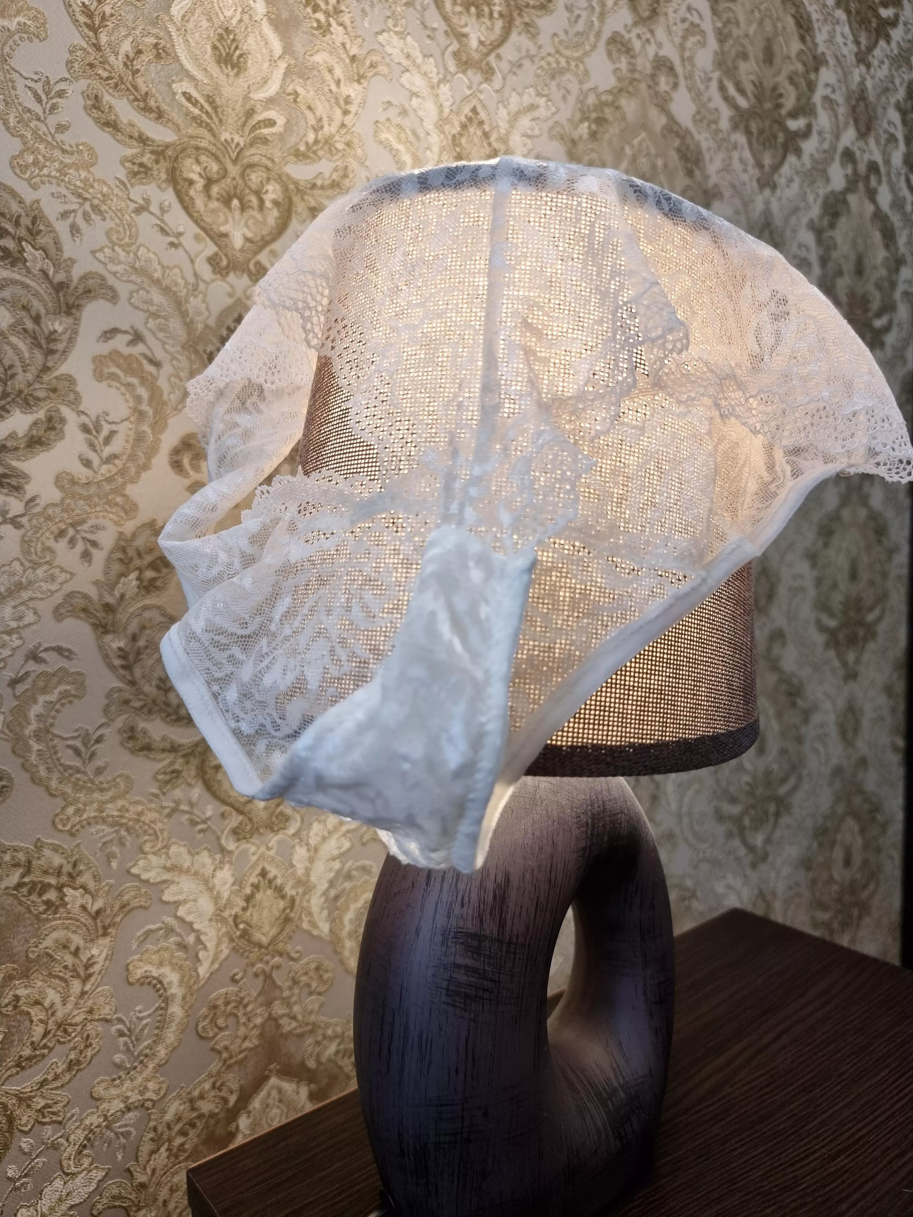 I woke up in the morning without panties, I forgot them on the lamp..