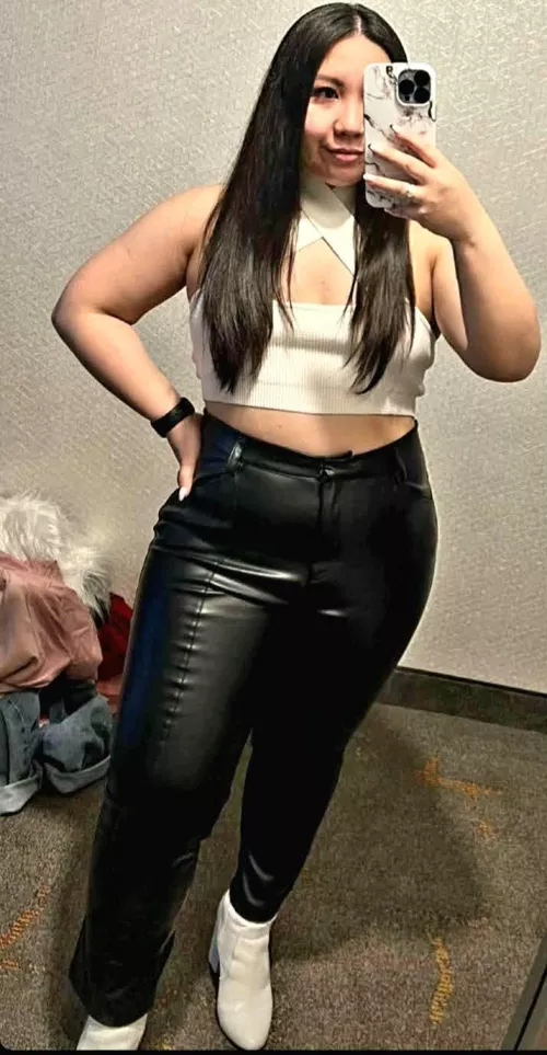 Squeeze those thighs in