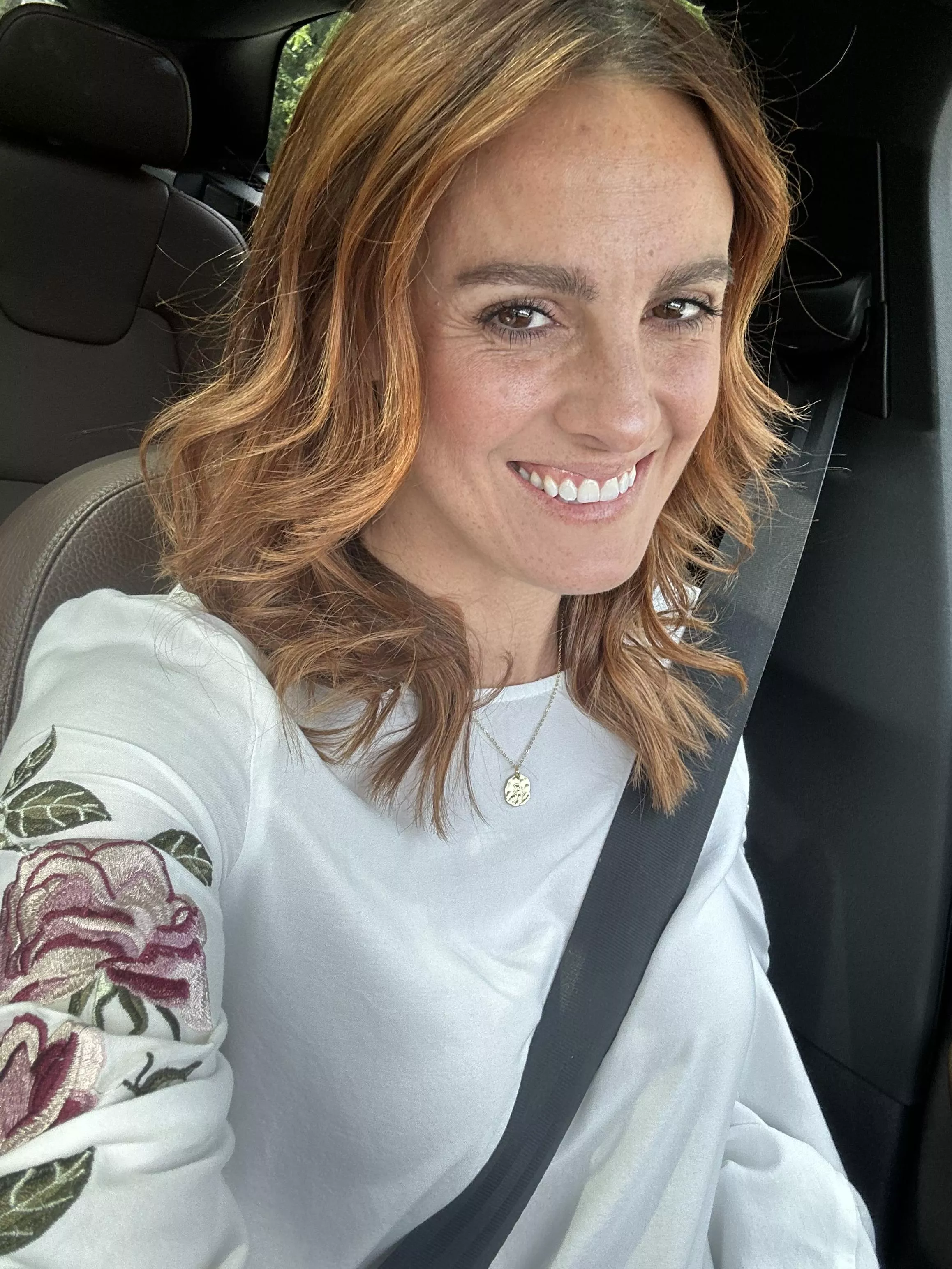 Typical car selfie [F]