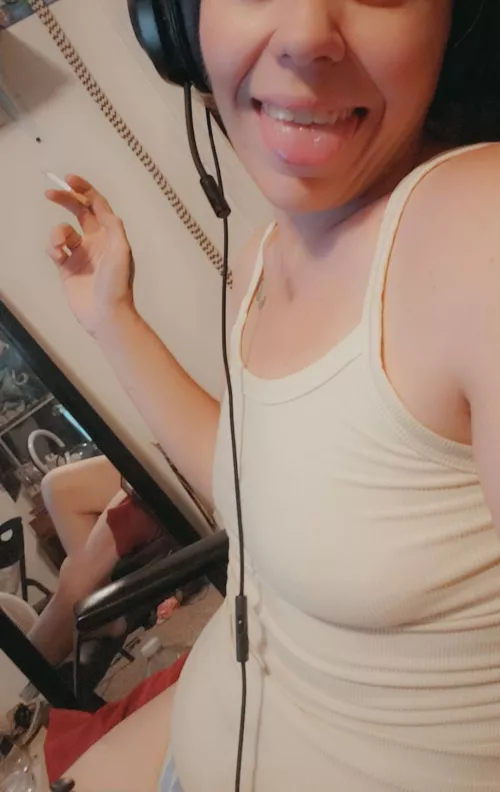 Been thinking alot about a live stream xbox n strip 🙈🤭