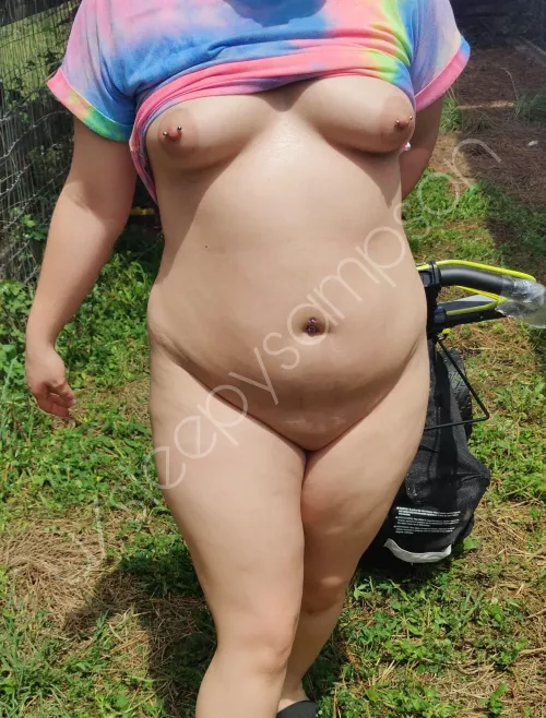 Getting some yard work done while the neighbors watch [oc]