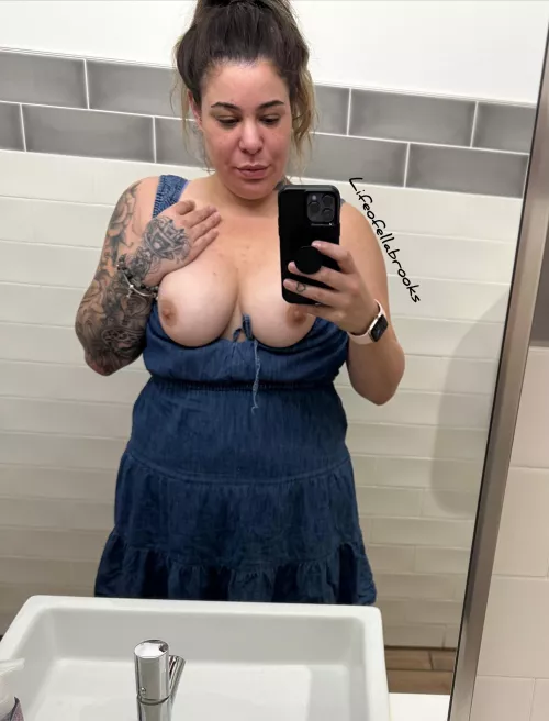 How do they look in this dress?