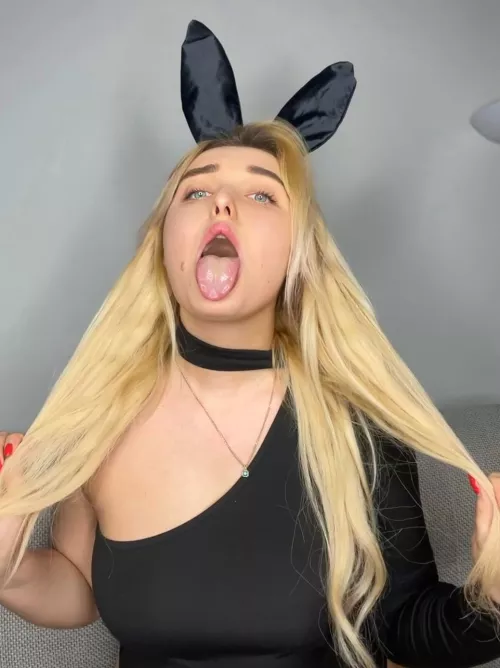 I don't like bras, so use your hands.