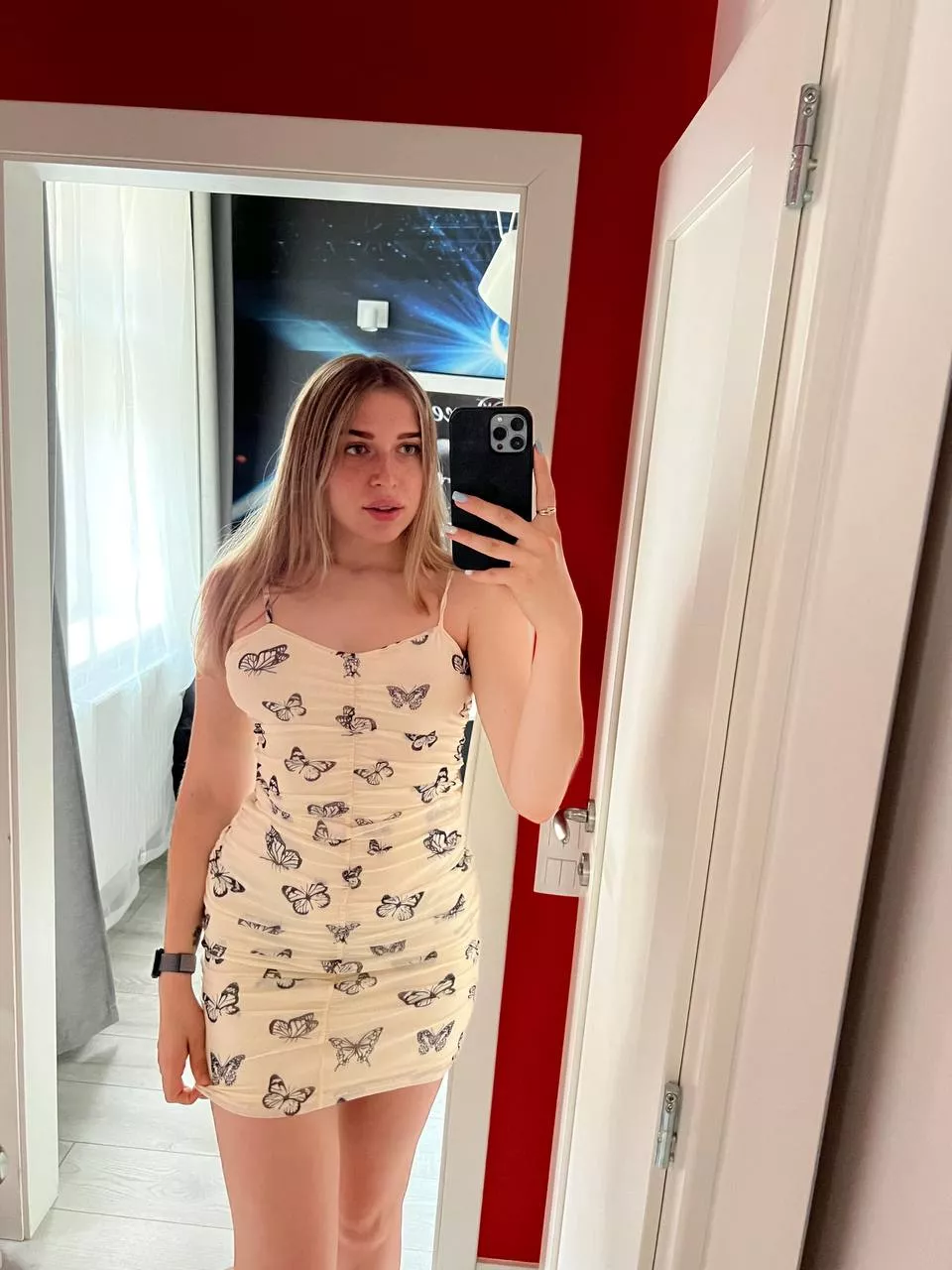 I don't usually wear short dresses, but here