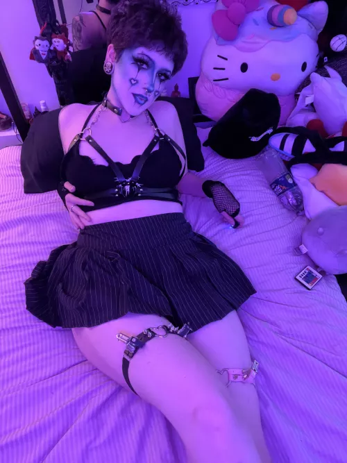 I love being a collared goth girl 🫶🏻