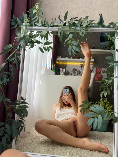 My long legs are open for you