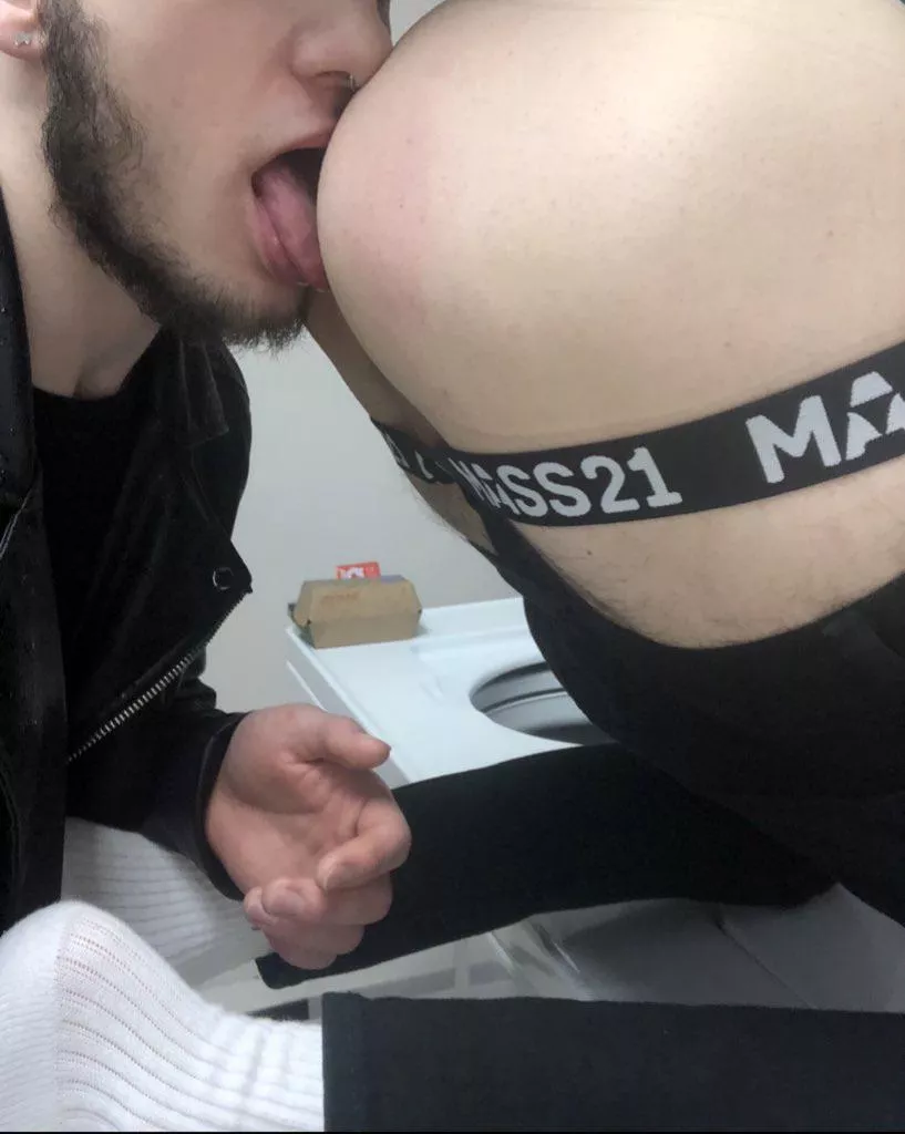 Rimming in laundry room