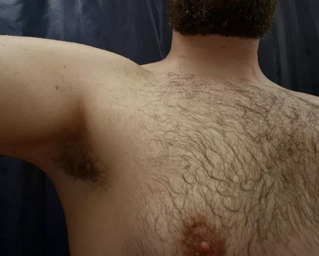 starting the weekend with a quick shower before some 🍺 and ⚽