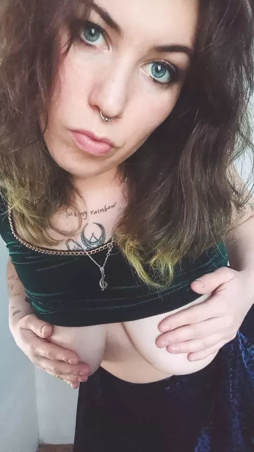 What did you notice first? My titts or my eyes?