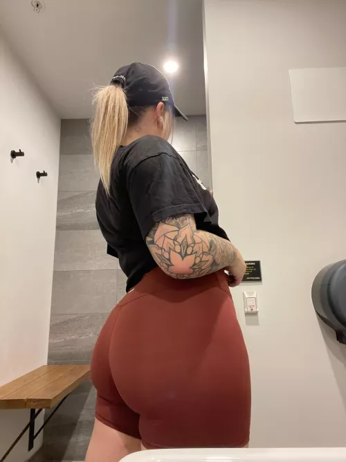 Yoga shorts fit well x