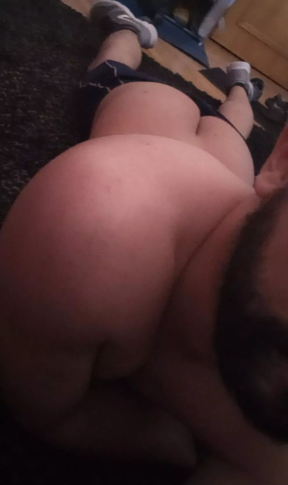 Chilling post-workout 🍑👅