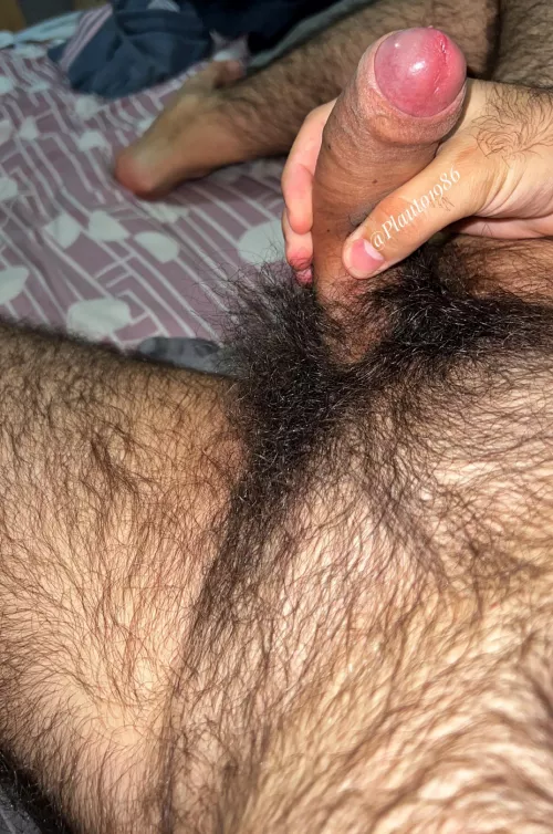 Daddy 36 is looking for a fit and smooth boy to satisfy him all weekend long