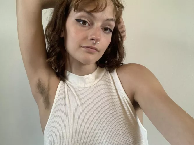 loving the hairy armpits & see through shirt combo 🥰🥰