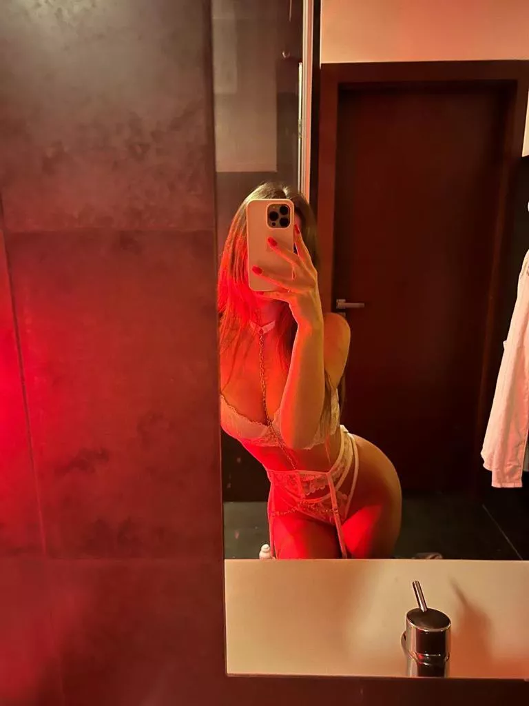 there´s nothing better than white lingerie