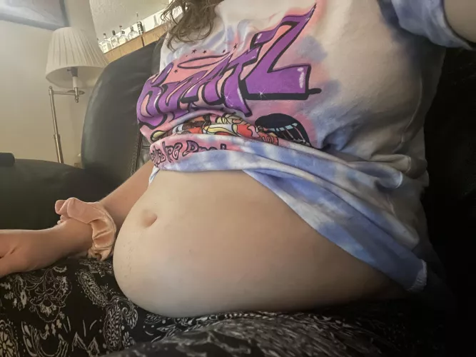 This was a few days ago so i've probs grown a bit lmfao, but had to show yall the cute tum and shirt :3