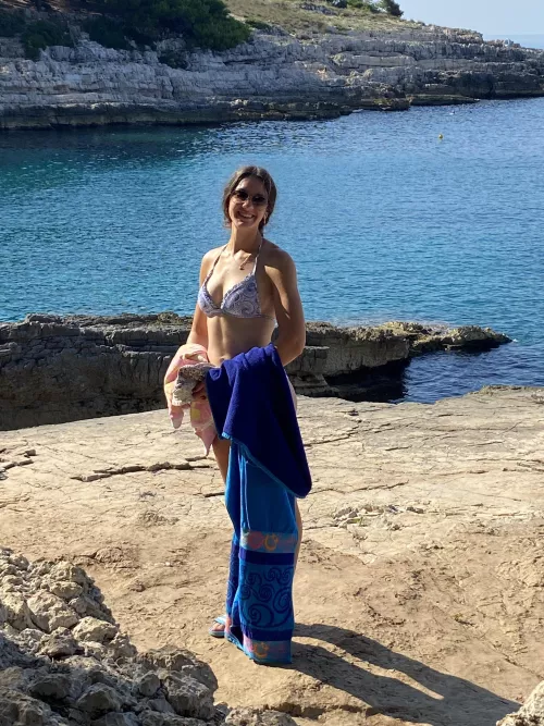 (18)Do you like my bikini? :)