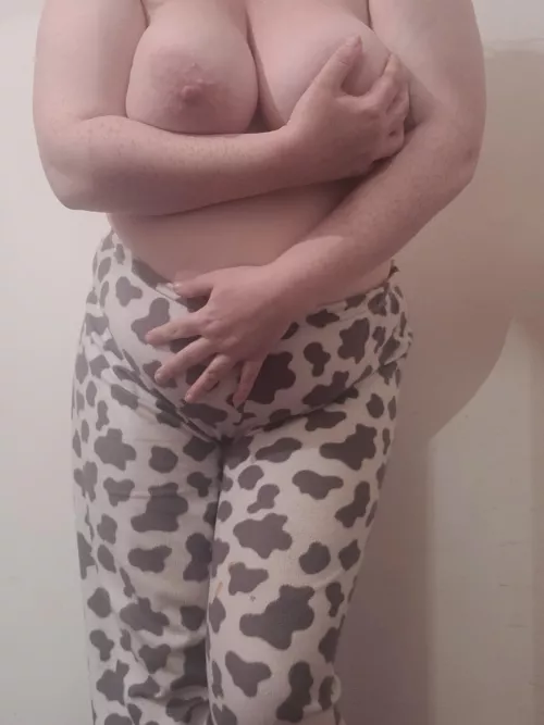 Can this lil cow get you in the moooood 🐄🐮