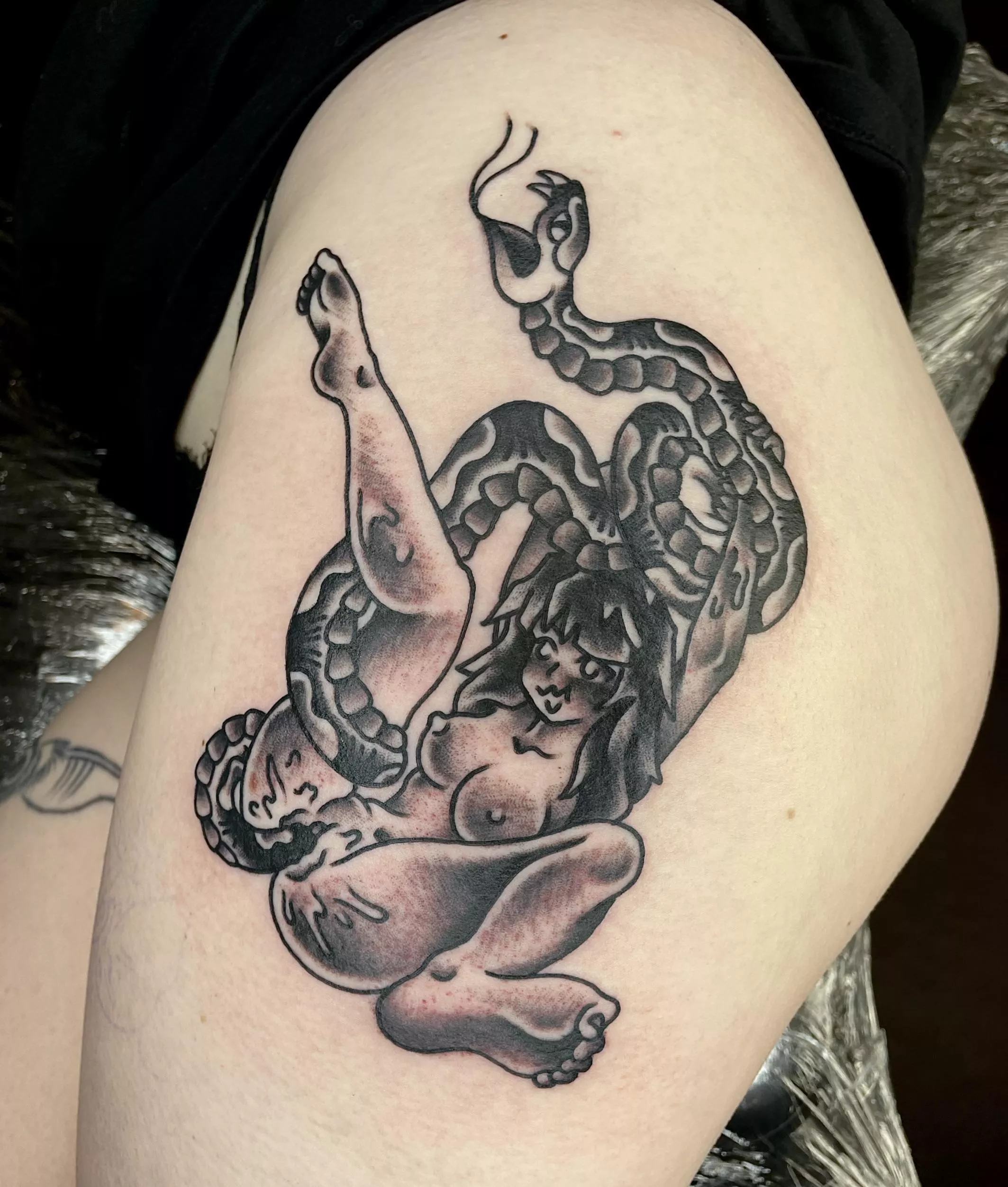 I do traditional tattoos of hentai girls!! Hope u enjoy :3 see more on my Instagram - @berger_tattoo