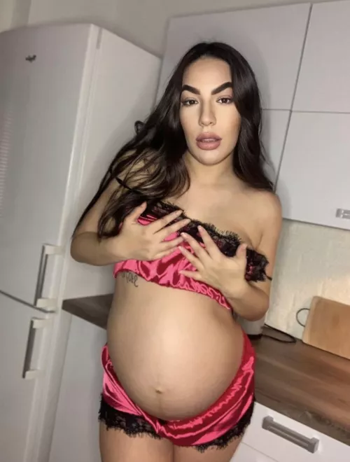 I want to be licked on my belly bby😘