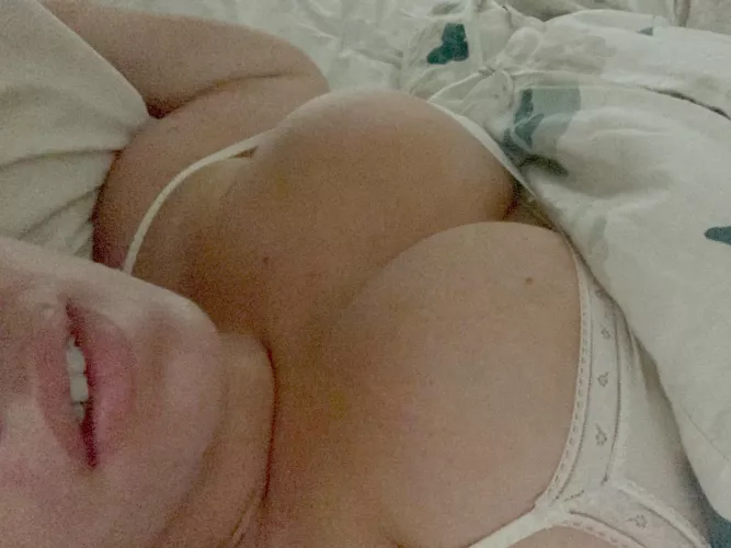 Literally woke up like this; morning, guys… [f]