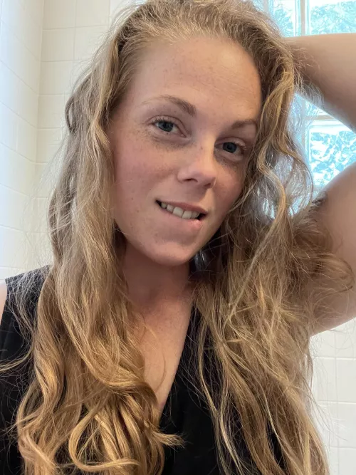 This milf wants something tasty for her mouth