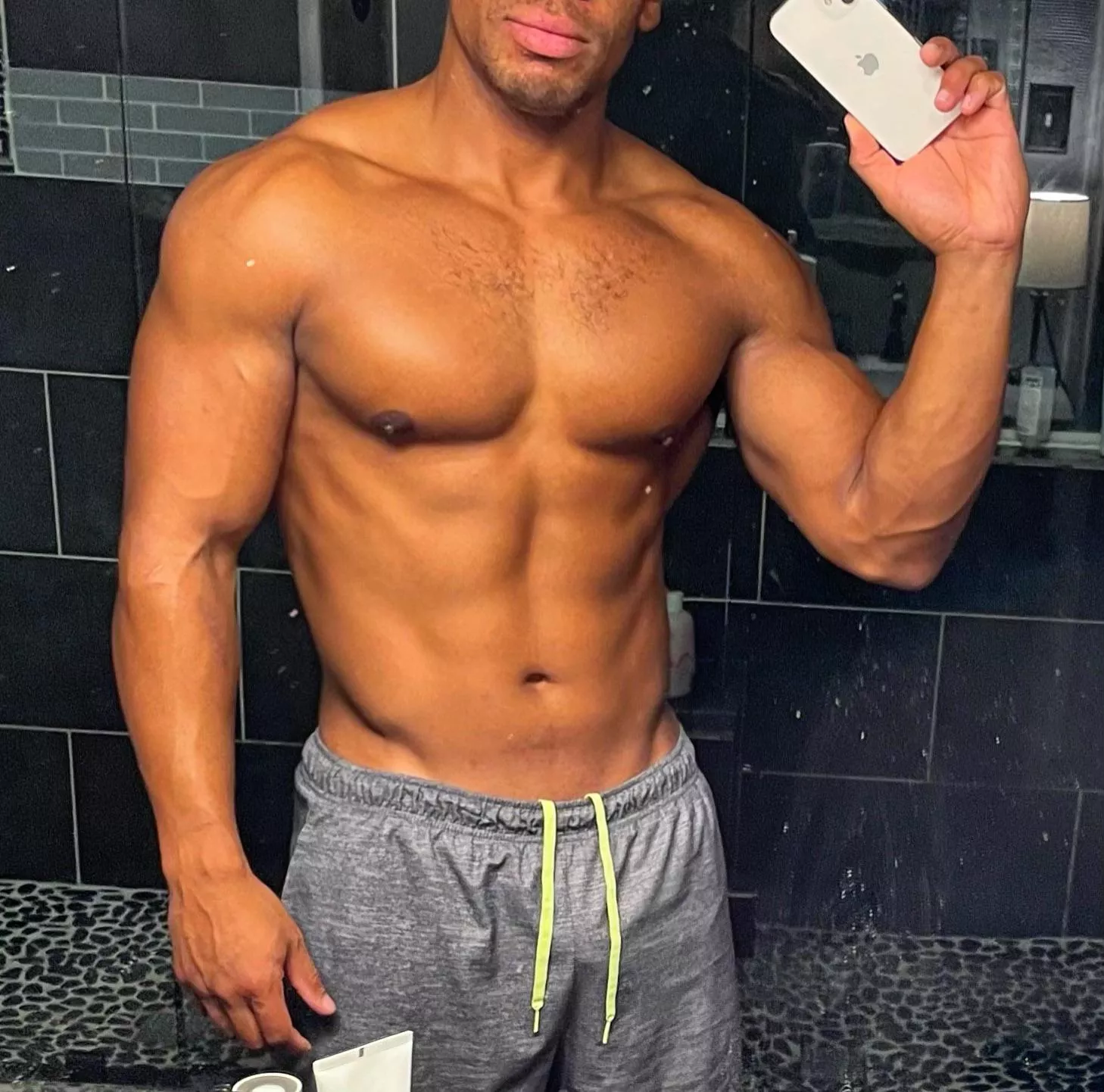 30M - Experienced hung BBC bull. Tantric massages provided 🙌🏽