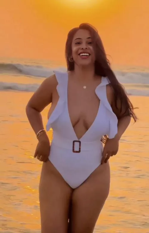 beach busty