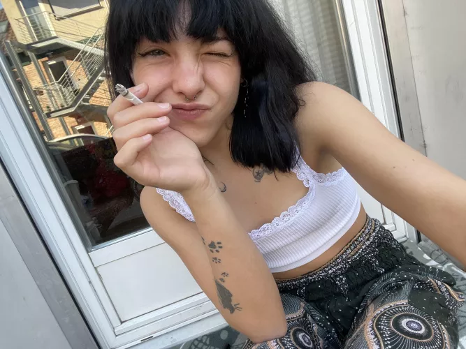 Crop top makes things interesting 😉