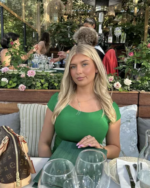 Dinner date tries to hide