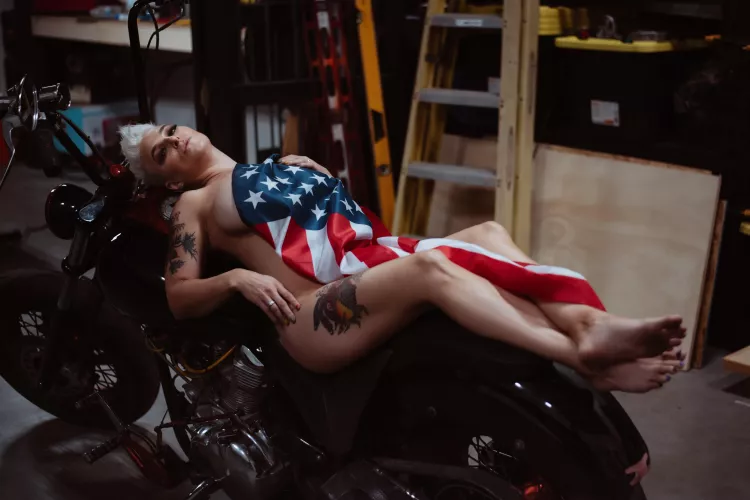 Dirty American Garage 🇺🇸🔨🛠️🪜🇺🇸