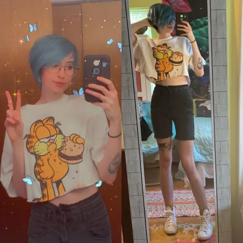 feelin cute in my Garfield shirt 💙