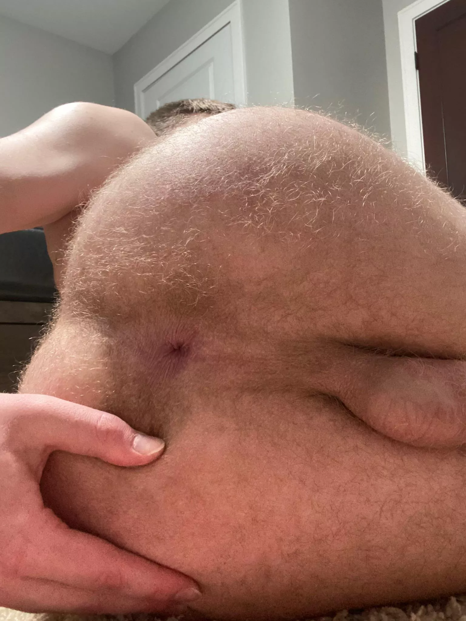 I love showing off my hairy ass 😈