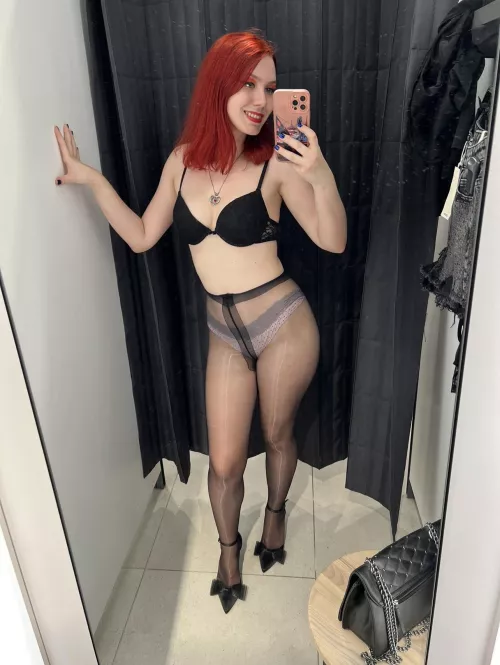 It’s so hot.. I had to take my dress off 🫢