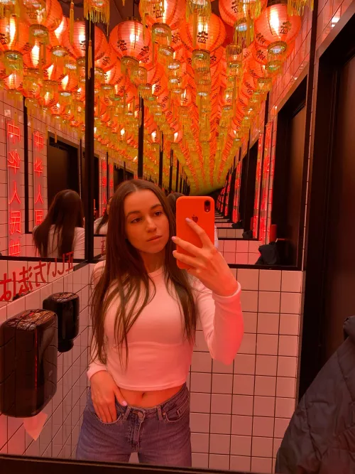 my tummy looks good with this crop top👅👅👅👅